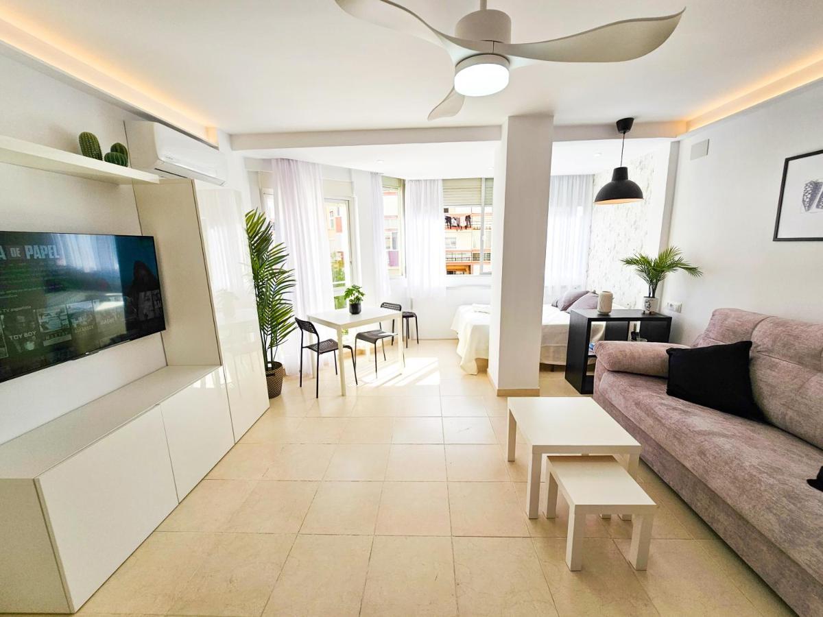 Estudio Vip Mediterraneo - Alojamientos La Torre Torre Del Mar Exterior photo